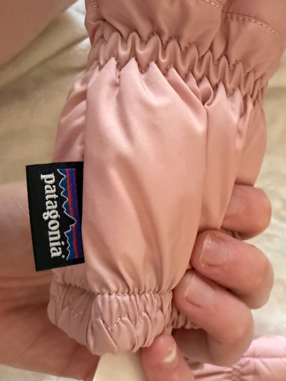 Patagonia Kids Blush Pink Insulated Mittens - Picture 3 of 8
